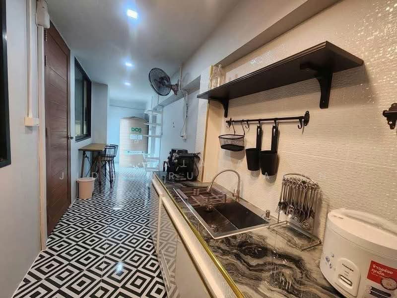 undefined, Bangkok, Lat Phrao, Bangkok, 4 Bedrooms, 300 sqm, Townhouse For Rent, by Walapa Jidbumrungsakun, 500499008 - DDproperty.com
