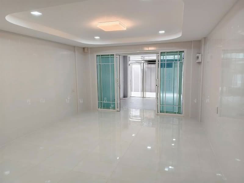 บ้านร่มไทร (Baan Romsai) ซอยคลองลำเจียก10, Bangkok, ถนนเกษตร-นวมินทร์, Nuan Chan, Bueng Kum, Bangkok, 3 Bedrooms, 90 sqm, Townhouse For Sale, by คุณ ปั่น อินทะอุ่นวงศ์ (ปั่น), 500499022 - DDproperty.com