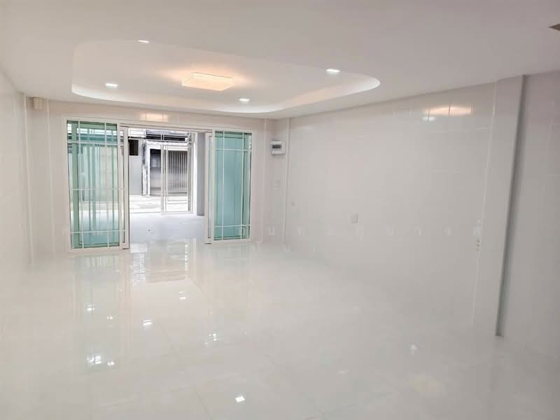 บ้านร่มไทร (Baan Romsai) ซอยคลองลำเจียก10, กรุงเทพ, ถนนเกษตร-นวมินทร์, นวลจันทร์, บึงกุ่ม, กรุงเทพ, 90 ตร.ม., ทาวน์เฮ้าส์ ขาย, โดย คุณ ปั่น อินทะอุ่นวงศ์ (ปั่น), 500499022 - DDproperty.com