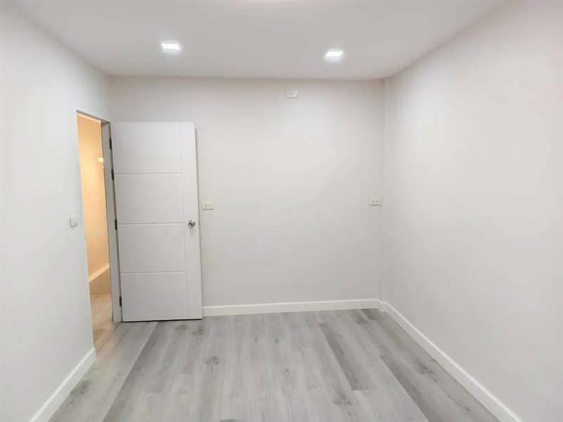 บ้านร่มไทร (Baan Romsai) ซอยคลองลำเจียก10, Bangkok, ถนนเกษตร-นวมินทร์, Nuan Chan, Bueng Kum, Bangkok, 3 Bedrooms, 90 sqm, Townhouse For Sale, by คุณ ปั่น อินทะอุ่นวงศ์ (ปั่น), 500499022 - DDproperty.com