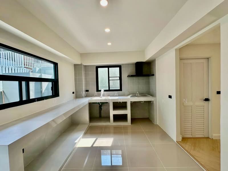 undefined, Bangkok, Lat Phrao, Bangkok, 3 Bedrooms, 200 sqm, Townhouse For Sale, by Walapa Jidbumrungsakun, 500499038 - DDproperty.com