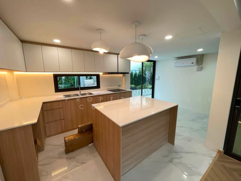 บ้านเดี่ยวรีโนเวทใหม่ ย่านลาดพร้าว โชคชัยสี่, Bangkok, Lat Phrao, Bangkok, 4 Bedrooms, 320 sqm, Single Detached House For Sale, by NTG Property House Co.,Ltd., 500499045 - DDproperty.com