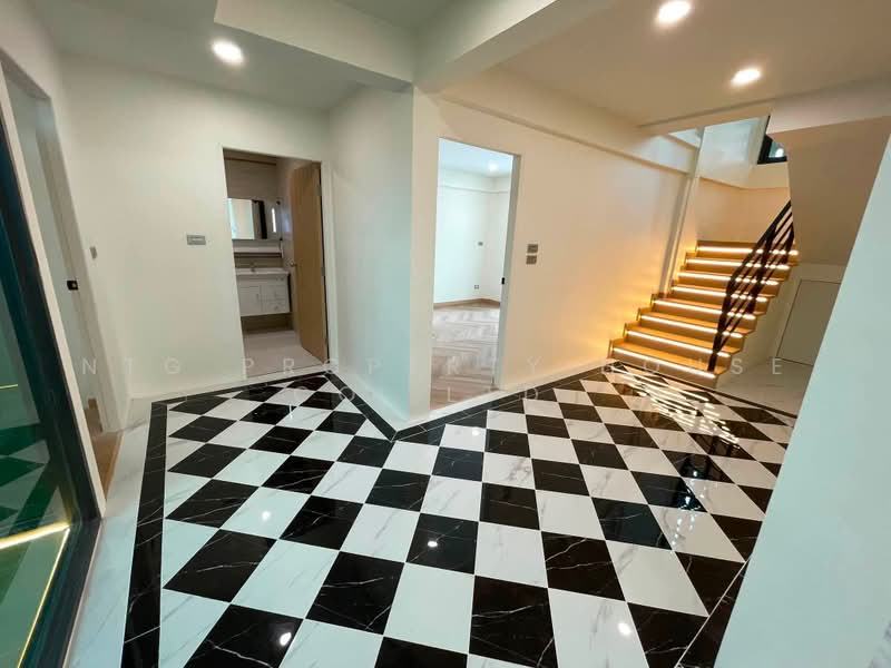 บ้านเดี่ยวรีโนเวทใหม่ ย่านลาดพร้าว โชคชัยสี่, Bangkok, Lat Phrao, Bangkok, 4 Bedrooms, 320 sqm, Single Detached House For Sale, by NTG Property House Co.,Ltd., 500499045 - DDproperty.com