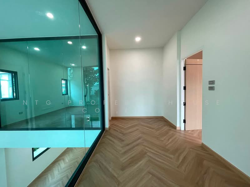 บ้านเดี่ยวรีโนเวทใหม่ ย่านลาดพร้าว โชคชัยสี่, Bangkok, Lat Phrao, Bangkok, 4 Bedrooms, 320 sqm, Single Detached House For Sale, by NTG Property House Co.,Ltd., 500499045 - DDproperty.com