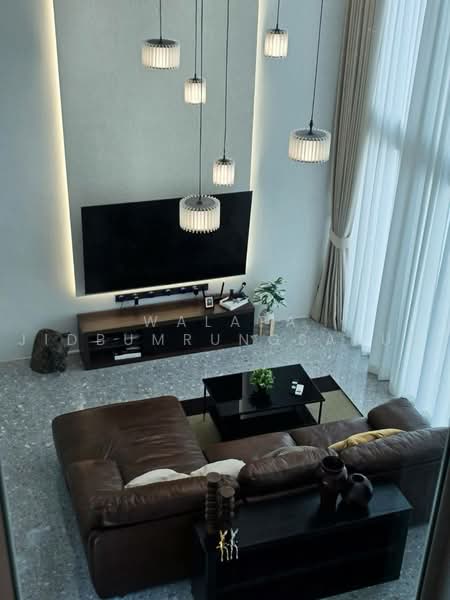 3-BR House, Bangkok, Bang Kapi, Huai Khwang, Bangkok, 3 Bedrooms, 300 sqm, Single Detached House For Rent, by Walapa Jidbumrungsakun, 500499108 - DDproperty.com