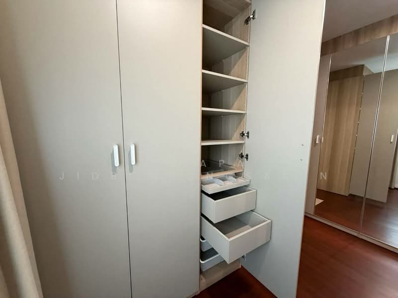 3-BR House, Bangkok, Bang Kapi, Huai Khwang, Bangkok, 3 Bedrooms, 300 sqm, Single Detached House For Rent, by Walapa Jidbumrungsakun, 500499108 - DDproperty.com