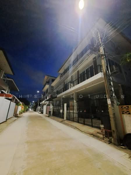 บ้านแฝด 5-ห้องนอน, กรุงเทพ, สวนหลวง, กรุงเทพ, 200 ตร.ม., บ้านแฝด ให้เช่า, โดย Aphisit Khotudon, 500499362 - DDproperty.com
