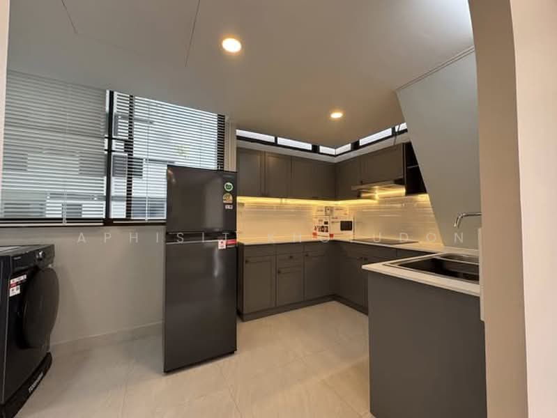 Supalai Place Sukhumvit 39, Bangkok, 175-179 Soi Sukhumvit 39 Sukhumvit Road, Khlong Tan Nua, Watthana, Bangkok, 2 Bedrooms, 135 sqm, Condo For Rent, by Aphisit Khotudon, 500499415 - DDproperty.com