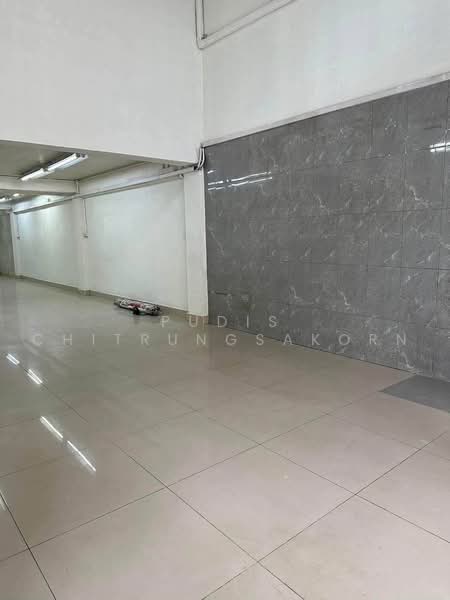 Commercial Space for Rent – Ratchadaphisek, Sutthisan | Great Business Location, Bangkok, Phra Kanong Nua, Watthana, Bangkok, , 120 sqm, Business For Rent, by Pudis Chitrungsakorn, 500499504 - DDproperty.com