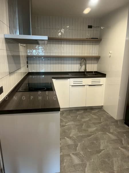 President Park Sukhumvit 24, Bangkok, 99 Sukhumvit 24 Alley, Khlongtoei Nua, Watthana, Bangkok, 3 Bedrooms, 223 sqm, Condo For Rent, by Pensasi Ongphichetmetha, 500499596 - DDproperty.com