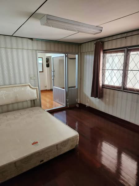 House Mengjai – Huai Khwang Pracha Rat Bamphen 24, Bangkok, ซอย ประชาราษฎร์บำเพ็ญ 24, Samsen Nok, Huai Khwang, Bangkok, 5 Bedrooms, 200 sqm, Single Detached House For Rent, by ปรินทร์ญาดา ชิณโชติ, 500499690 - DDproperty.com