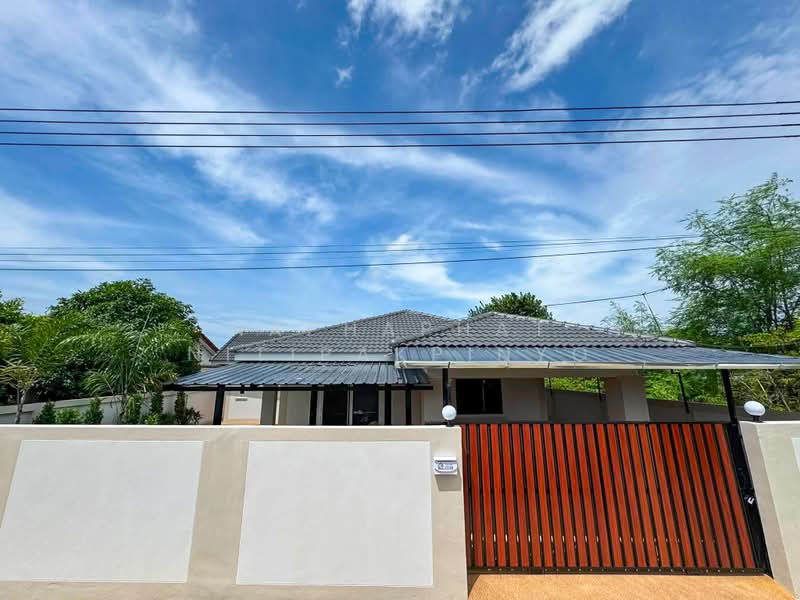 Fully Renovated Detached House – Bang Saray Beachside, Chon Buri (Pattaya), Bang Sa-re, Sattahip, Chon Buri (Pattaya), 3 Bedrooms, 160 sqm, Single Detached House For Sale, by Naphaphat Nitipakpinyo, 500499858 - DDproperty.com