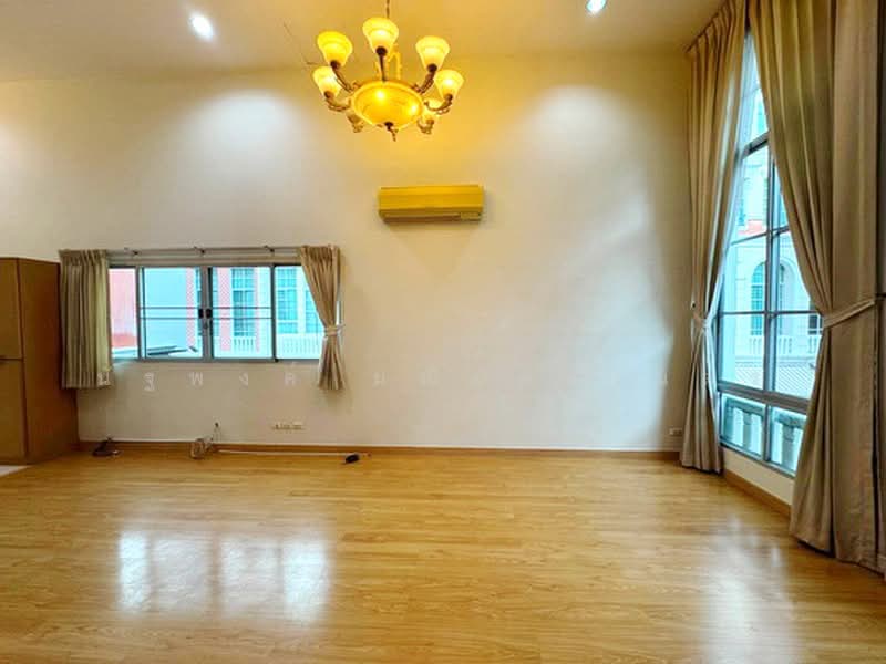 Baan Klang Krung Sathorn-Narathiwas, Bangkok, 599 Nonsi Road, Chong Nonsi, Yan Nawa, Bangkok, 4 Bedrooms, 320 sqm, Townhouse For Rent, by นัฐพงค์ มณีอัครเนตร, 500499866 - DDproperty.com