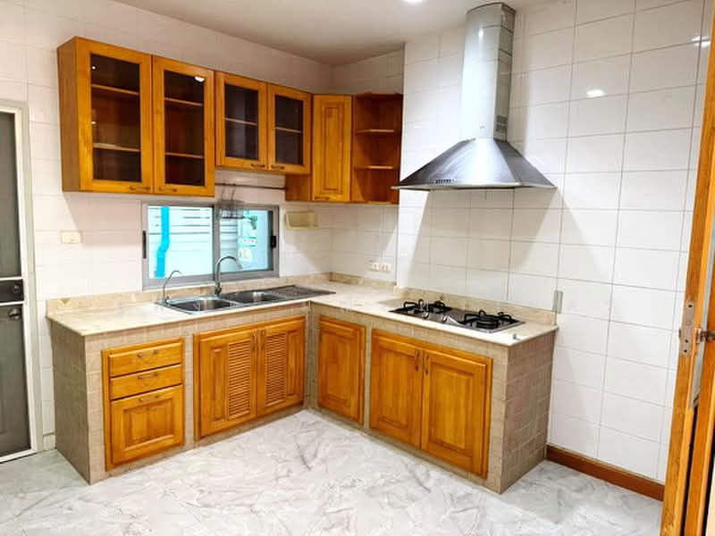 Baan Klang Krung Sathorn-Narathiwas, Bangkok, 599 Nonsi Road, Chong Nonsi, Yan Nawa, Bangkok, 4 Bedrooms, 320 sqm, Townhouse For Rent, by นัฐพงค์ มณีอัครเนตร, 500499866 - DDproperty.com