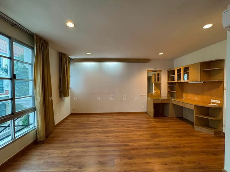 Baan Klang Krung Sathorn-Narathiwas, Bangkok, 599 Nonsi Road, Chong Nonsi, Yan Nawa, Bangkok, 4 Bedrooms, 320 sqm, Townhouse For Rent, by นัฐพงค์ มณีอัครเนตร, 500499866 - DDproperty.com