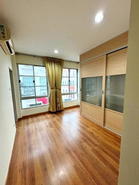 Baan Klang Krung Sathorn-Narathiwas, Bangkok, 599 Nonsi Road, Chong Nonsi, Yan Nawa, Bangkok, 4 Bedrooms, 320 sqm, Townhouse For Rent, by นัฐพงค์ มณีอัครเนตร, 500499866 - DDproperty.com