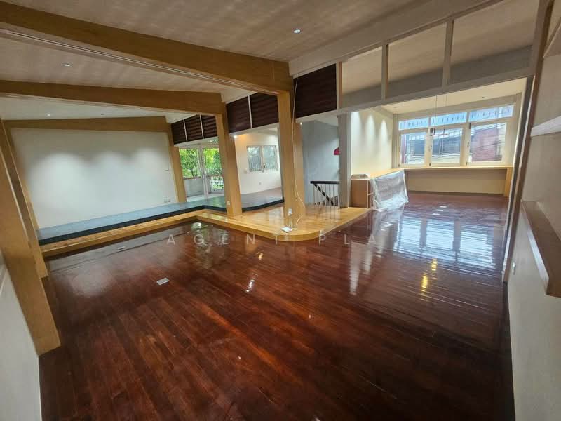 Renovated Detached House in Prime Ekkamai for RENT (SPSP667), Bangkok, เอกมัย10, Khlong Tan Nua, Watthana, Bangkok, 2 Bedrooms, 240 sqm, Single Detached House For Rent, by Agent Pla, 500500077 - DDproperty.com