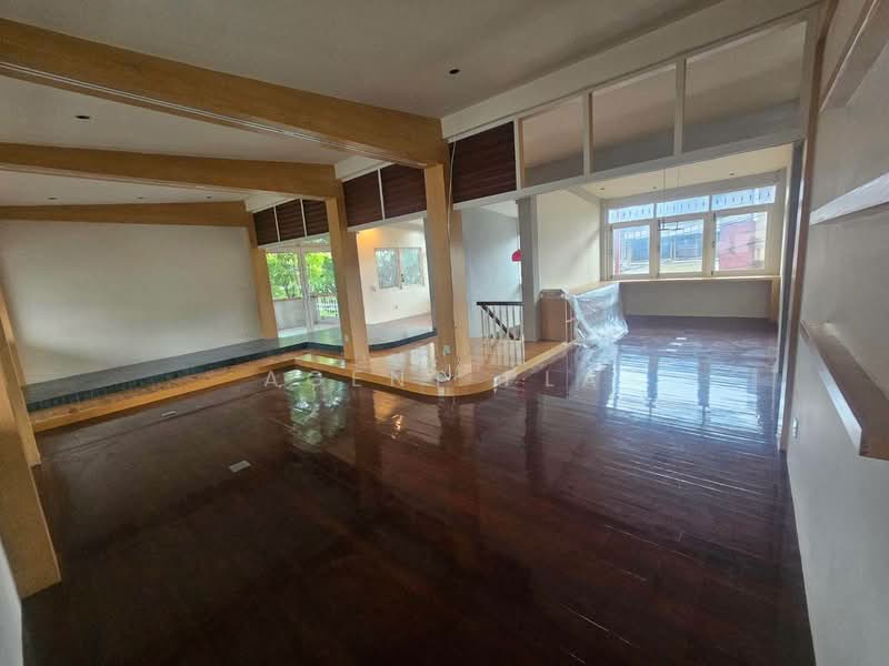 Renovated Detached House in Prime Ekkamai for RENT (SPSP667), Bangkok, เอกมัย10, Khlong Tan Nua, Watthana, Bangkok, 2 Bedrooms, 240 sqm, Single Detached House For Rent, by Agent Pla, 500500077 - DDproperty.com
