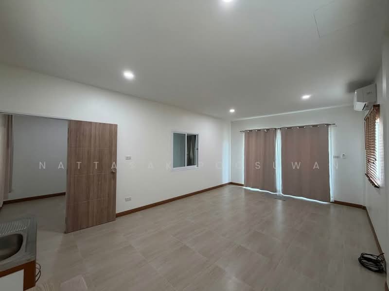 บ้าน 2-ห้องนอน, ชลบุรี, หนองรี, เมืองชลบุรี, ชลบุรี, 200 ตร.ม., บ้านเดี่ยว ขาย, โดย Nattasak Poosuwan, 500500094 - DDproperty.com