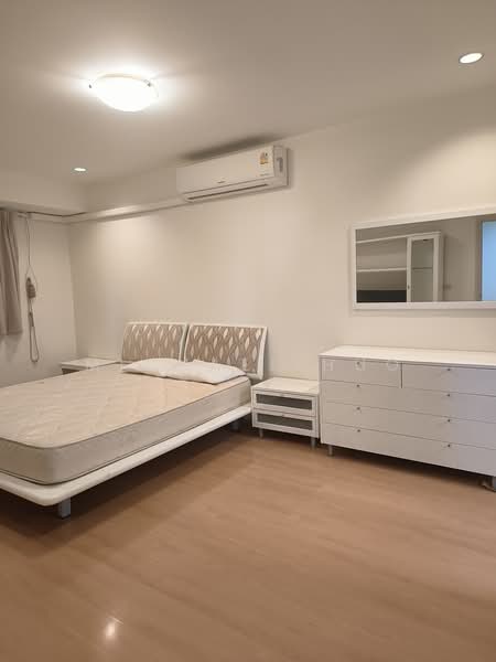 Royal Castle Sukhumvit, Bangkok, 30 Soi Sukhumvit 39, Khlongtoei Nua, Watthana, Bangkok, 3 Bedrooms, 160 sqm, Condo For Rent, by Michael Huo, 500500136 - DDproperty.com