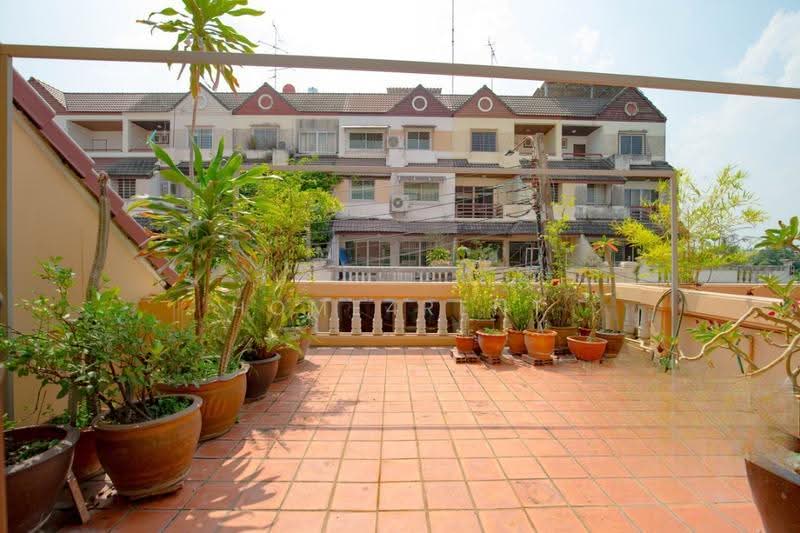 Varathorn Ville Pattanakarn 44, Bangkok, Suan Luang, Bangkok, 5 Bedrooms, 300 sqm, Townhouse For Rent, by Home4rent, 500500291 - DDproperty.com