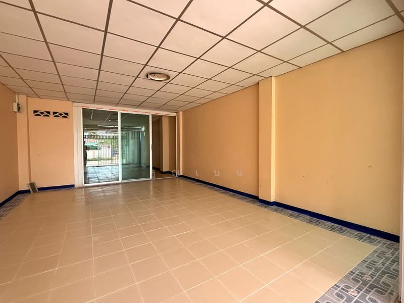 ขายทาวน์เฮาส์ 3 ชั้น ใจกลางเมืองปทุมธานี 27 ตร.ว. บ้านหลังริม วิวริมน้ำ ทำเลดี เดินทางสะดวก, Pathum Thani, Bang Prok, Muang Pathum Thani, Pathum Thani, 2 Bedrooms, 191 sqm, Townhouse For Sale, by คุณเบน, 500500376 - DDproperty.com