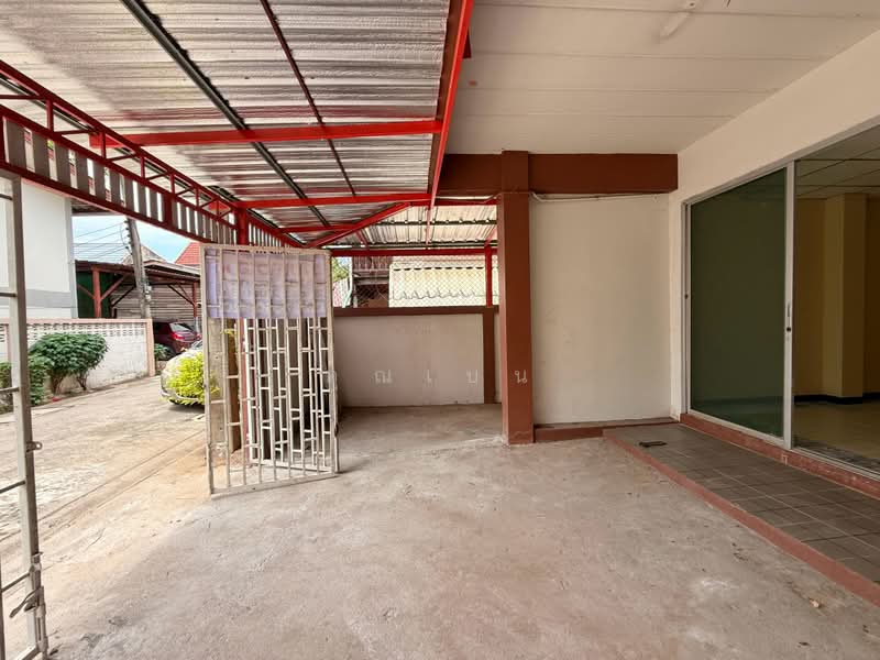 ขายทาวน์เฮาส์ 3 ชั้น ใจกลางเมืองปทุมธานี 27 ตร.ว. บ้านหลังริม วิวริมน้ำ ทำเลดี เดินทางสะดวก, Pathum Thani, Bang Prok, Muang Pathum Thani, Pathum Thani, 2 Bedrooms, 191 sqm, Townhouse For Sale, by คุณเบน, 500500376 - DDproperty.com