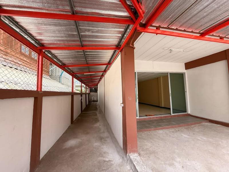 ขายทาวน์เฮาส์ 3 ชั้น ใจกลางเมืองปทุมธานี 27 ตร.ว. บ้านหลังริม วิวริมน้ำ ทำเลดี เดินทางสะดวก, Pathum Thani, Bang Prok, Muang Pathum Thani, Pathum Thani, 2 Bedrooms, 191 sqm, Townhouse For Sale, by คุณเบน, 500500376 - DDproperty.com