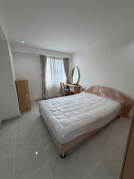 Royal Castle Sukhumvit, Bangkok, 30 Soi Sukhumvit 39, Khlongtoei Nua, Watthana, Bangkok, 3 Bedrooms, 150 sqm, Condo For Rent, by Sasimaporn Wongvijit, 500500477 - DDproperty.com
