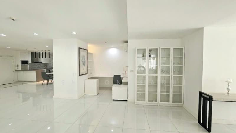 Crystal Garden, Bangkok, 217 Sukhumvit 4 Alley, Khlong Toei, Bangkok, 2 Bedrooms, 220 sqm, Condo For Sale, by Poomphat Tienthongsakul, 500500545 - DDproperty.com
