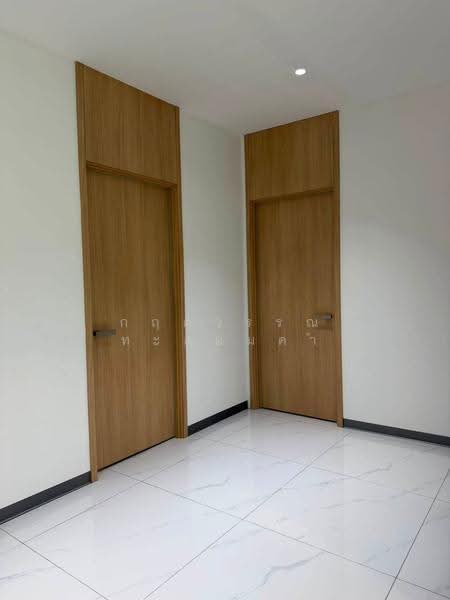 B-Square Rama 9 - Mengjai, Bangkok, Soi Sahakanpramoon, Wang Thonglang, Bangkok, 4 Bedrooms, 500 sqm, Townhouse For Rent, by กฤตวรรณ ทะลอมคำ, 500500579 - DDproperty.com