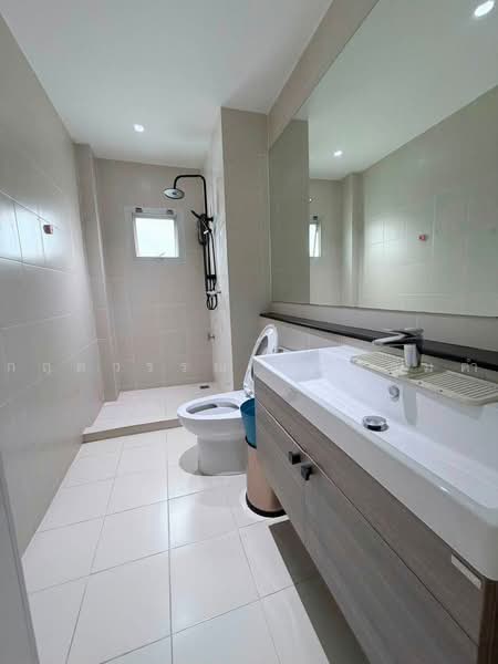 B-Square Rama 9 - Mengjai, Bangkok, Soi Sahakanpramoon, Wang Thonglang, Bangkok, 4 Bedrooms, 500 sqm, Townhouse For Rent, by กฤตวรรณ ทะลอมคำ, 500500579 - DDproperty.com