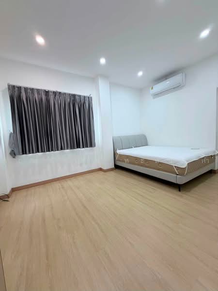 B-Square Rama 9 - Mengjai, Bangkok, Soi Sahakanpramoon, Wang Thonglang, Bangkok, 4 Bedrooms, 500 sqm, Townhouse For Rent, by กฤตวรรณ ทะลอมคำ, 500500579 - DDproperty.com