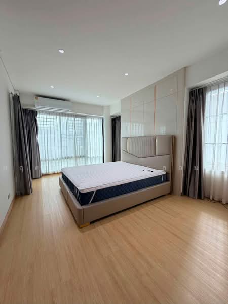 B-Square Rama 9 - Mengjai, Bangkok, Soi Sahakanpramoon, Wang Thonglang, Bangkok, 4 Bedrooms, 500 sqm, Townhouse For Rent, by กฤตวรรณ ทะลอมคำ, 500500579 - DDproperty.com