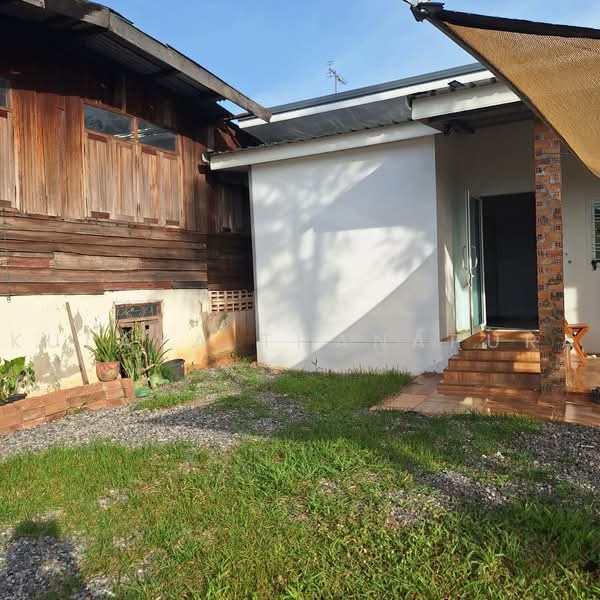 บ้าน 2 หลัง : 2 Houses for Sale on 58 sq.w. Land, 2 Bed 2 Bath, T. Ban Chan, A. Mueang, Udon Thani, Udon Thani, ถนนมิตรภาพ อุดรธานี-ขอนแก่น, Ban Chun, Muang Udon Thani, Udon Thani, 2 Bedrooms, 120 sqm, Single Detached House For Sale, by Kulaya Thanapura, 500500590 - DDproperty.com