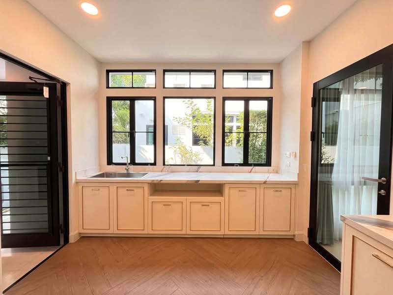 Nantawan Rama 9 - New Krungthepkreetha, Bangkok, Saphan Sung, Bangkok, 5 Bedrooms, 302 sqm, Single Detached House For Rent, by Bussara Sri-At, 500500781 - DDproperty.com