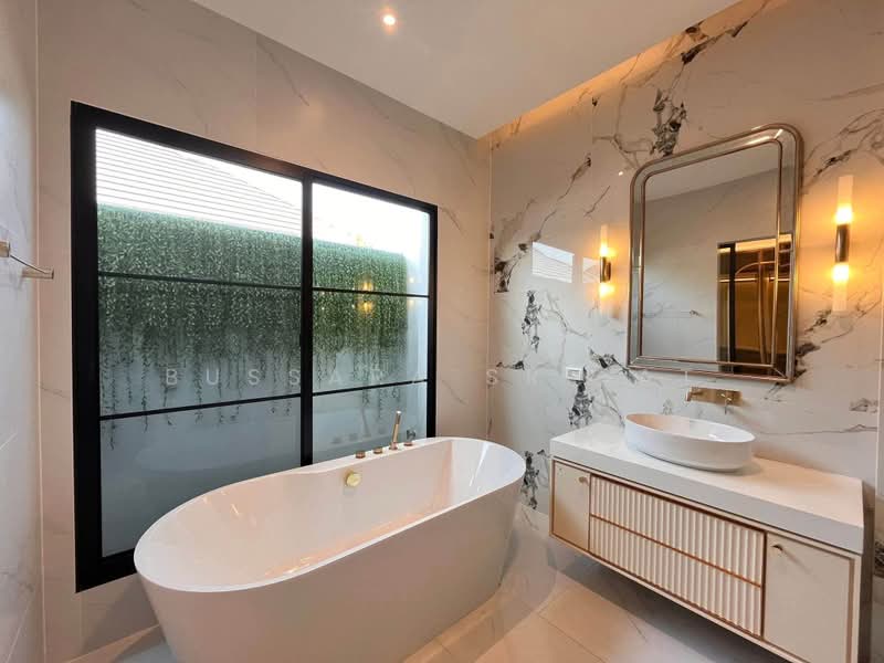 Nantawan Rama 9 - New Krungthepkreetha, Bangkok, Saphan Sung, Bangkok, 5 Bedrooms, 302 sqm, Single Detached House For Rent, by Bussara Sri-At, 500500781 - DDproperty.com