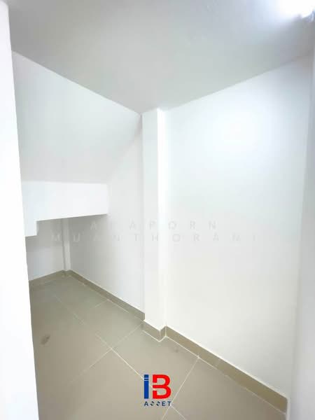 ขายตึกพาณิชย์ 3 ชั้น ซอย ไร่ขิง 26 หลังกลางรีโนเวทใหม่ทั้งหลังราคาเพียง 1.89 ลบ. ถูกสุดๆ, Nakhon Pathom, Rai Khing, Sam Phran, Nakhon Pathom, , 144 sqm, Shophouse For Sale, by Apaporn Muanthorani, 500500933 - DDproperty.com