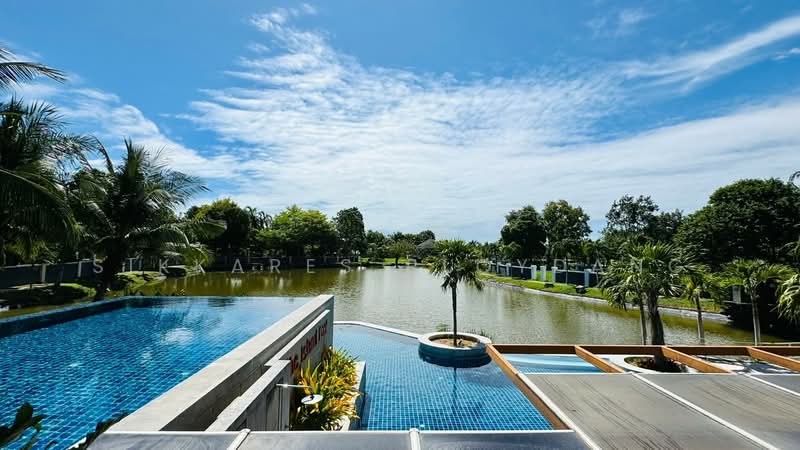 The Village Housing Estate by Horseshoe Point : เดอะ วิลเลจ เฮ้าส์ซิ่ง เอสเตท โดย ฮอร์สชู พอยท์, ชลบุรี, ถนนทุ่งกลม-ห้วยตาหนู, หนองปรือ, บางละมุง, ชลบุรี, 242 ตร.ม., บ้านเดี่ยว ขาย, โดย Sikkares Ploydang, 500500961 - DDproperty.com