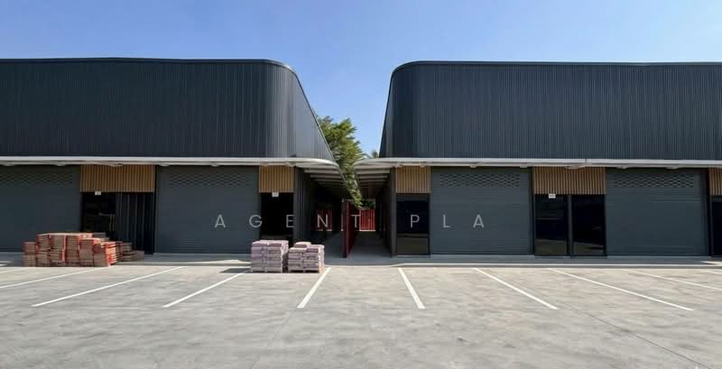 Warehouse with office for rent, Phatthanakan 32/1, prime location on main road (SPSAD4133), Bangkok, Phatthanakan, Suan Luang, Bangkok, , 106 sqm, Warehouse/Factory For Rent, by Agent Pla, 500501195 - DDproperty.com
