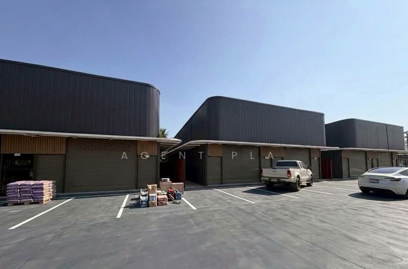 Warehouse with office for rent, Phatthanakan 32/1, prime location on main road (SPSAD4133), Bangkok, Phatthanakan, Suan Luang, Bangkok, , 106 sqm, Warehouse/Factory For Rent, by Agent Pla, 500501195 - DDproperty.com