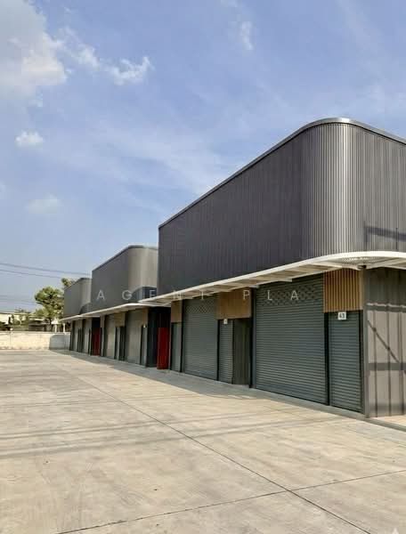 Warehouse with office for rent, Phatthanakan 32/1, prime location on main road (SPSAD4133), Bangkok, Phatthanakan, Suan Luang, Bangkok, , 106 sqm, Warehouse/Factory For Rent, by Agent Pla, 500501195 - DDproperty.com