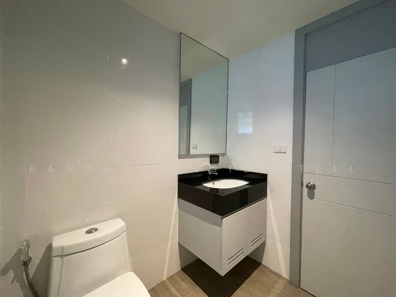 Villa Bajaj, Bangkok, Soi Sukhumvit 19, Khlongtoei Nua, Watthana, Bangkok, 3 Bedrooms, 240 sqm, Apartment For Rent, by Bangkok Residential, 500501226 - DDproperty.com