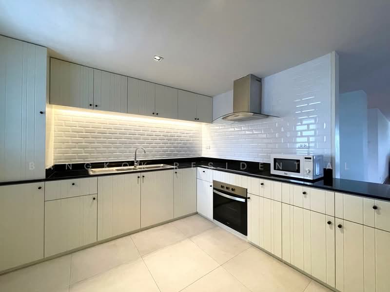 Villa Bajaj, Bangkok, Soi Sukhumvit 19, Khlongtoei Nua, Watthana, Bangkok, 3 Bedrooms, 240 sqm, Apartment For Rent, by Bangkok Residential, 500501226 - DDproperty.com