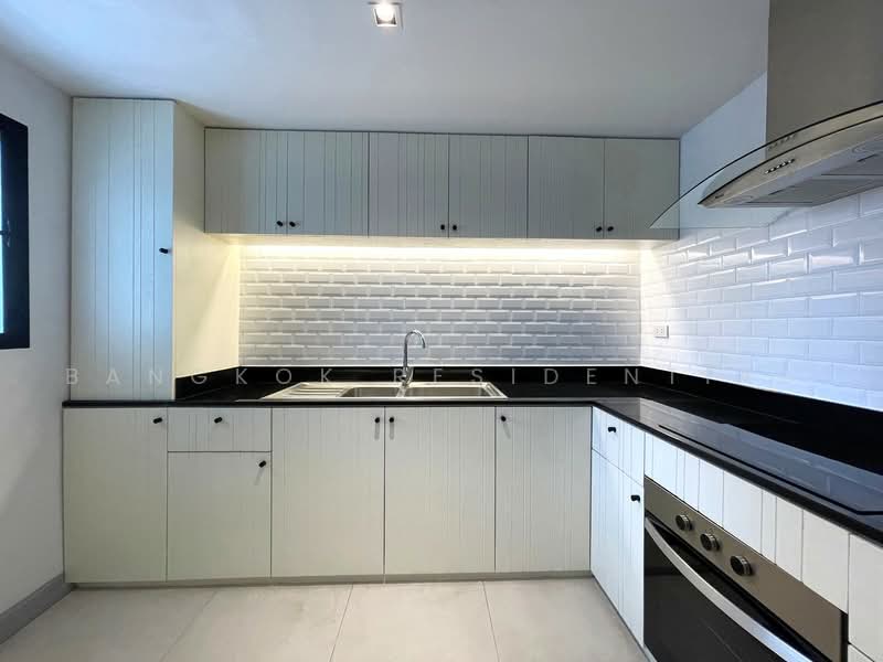 Villa Bajaj, Bangkok, Soi Sukhumvit 19, Khlongtoei Nua, Watthana, Bangkok, 3 Bedrooms, 240 sqm, Apartment For Rent, by Bangkok Residential, 500501226 - DDproperty.com