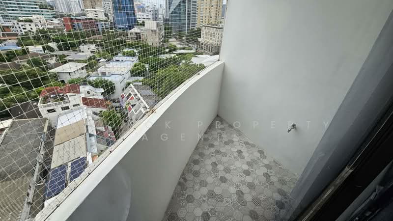Modern Town, Bangkok, Ekamai Road, Khlong Tan Nua, Watthana, Bangkok, 3 Bedrooms, 202 sqm, Condo For Rent, by BANGKOK PROPERTY AGENTS, 500501296 - DDproperty.com