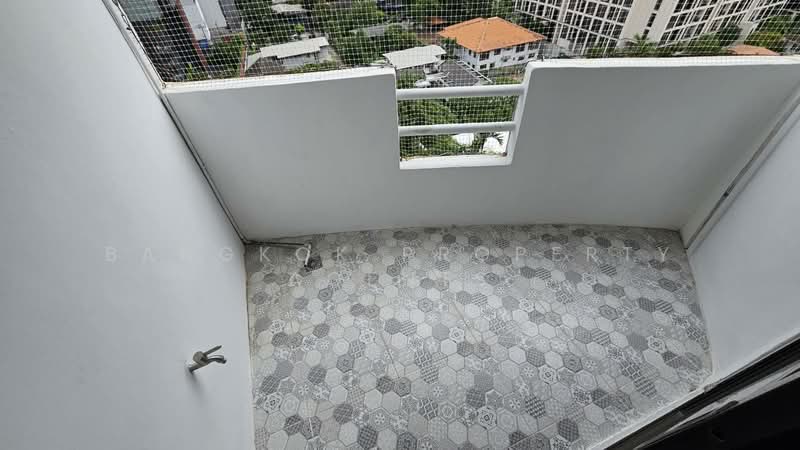 Modern Town, Bangkok, Ekamai Road, Khlong Tan Nua, Watthana, Bangkok, 3 Bedrooms, 202 sqm, Condo For Rent, by BANGKOK PROPERTY AGENTS, 500501296 - DDproperty.com