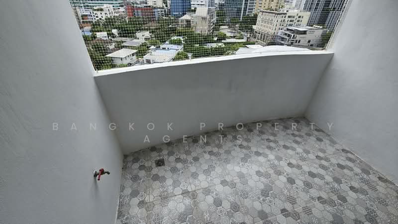 Modern Town, Bangkok, Ekamai Road, Khlong Tan Nua, Watthana, Bangkok, 3 Bedrooms, 202 sqm, Condo For Rent, by BANGKOK PROPERTY AGENTS, 500501296 - DDproperty.com