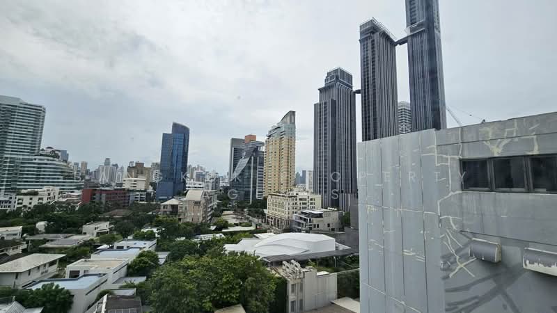 Modern Town, Bangkok, Ekamai Road, Khlong Tan Nua, Watthana, Bangkok, 3 Bedrooms, 202 sqm, Condo For Rent, by BANGKOK PROPERTY AGENTS, 500501296 - DDproperty.com