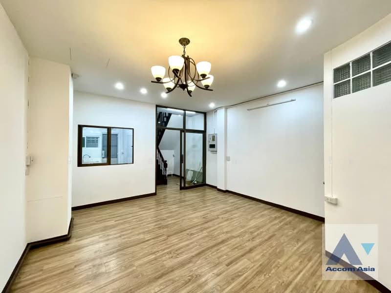 4 Bedrooms Townhouse for Rent in Silom, Bangkok near MRT Sam Yan - BTS Sala Daeng, Bangkok, Si Phraya, Bang Rak, Bangkok, 4 Bedrooms, 180 sqm, Townhouse For Rent, by บริษัท แอคคอม เอเซีย จำกัด, 500501394 - DDproperty.com